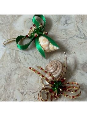 HANDMADE IN BERMUDA CHRISTMAS TREE DECORATIONS.